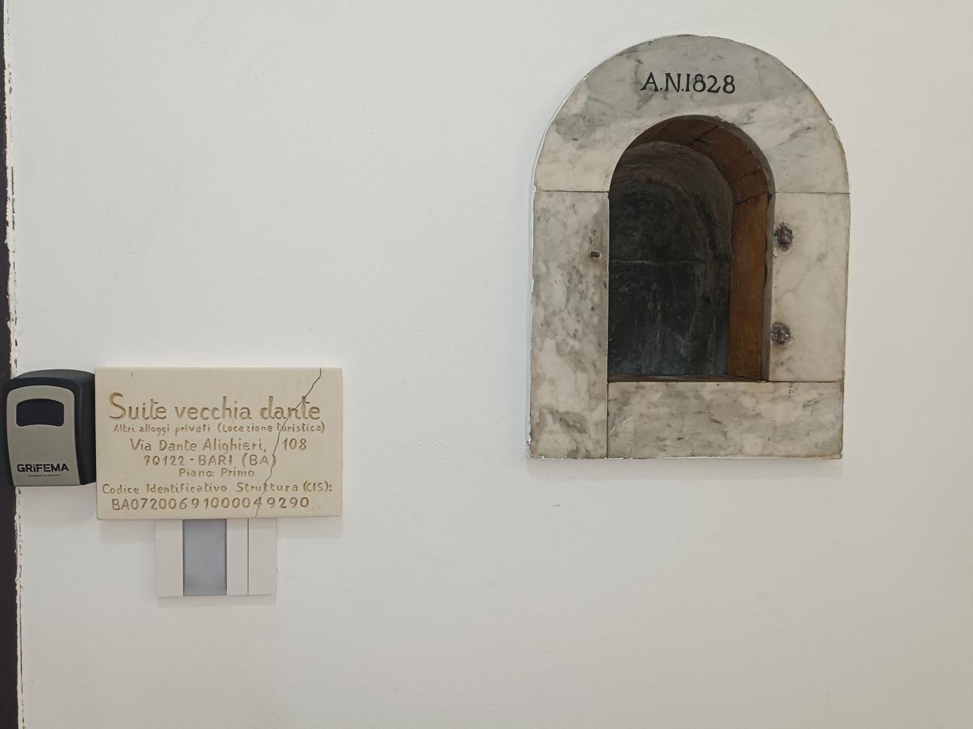Suite Vecchia Dante باري المظهر الخارجي الصورة